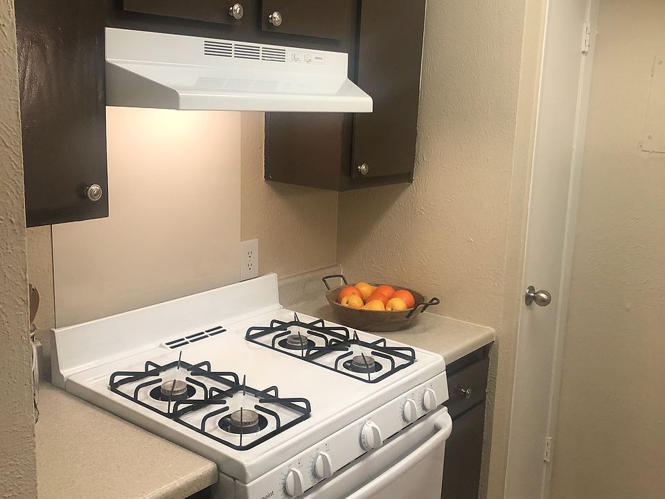 Estrella at Broadmoor Apartments | Fort Worth