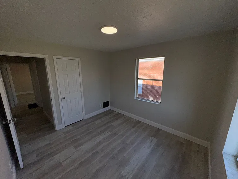 148 S Powell Ave — Photo 10
