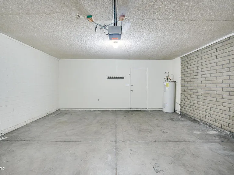 10640 N 66th Ave — Photo 5