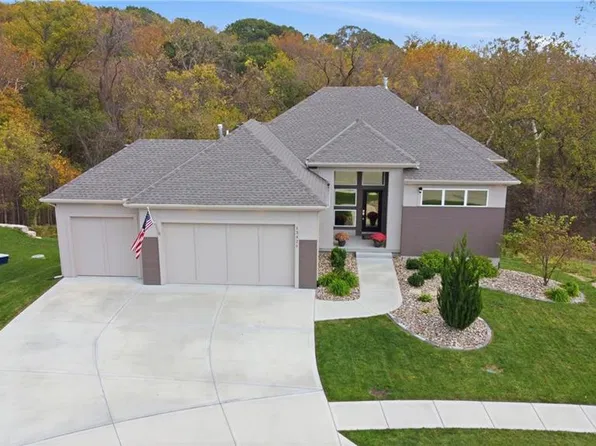 13426 Terrace Park Dr, Parkville, MO 64152