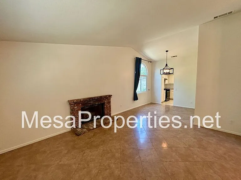 1412 Pace Ct — Photo 4