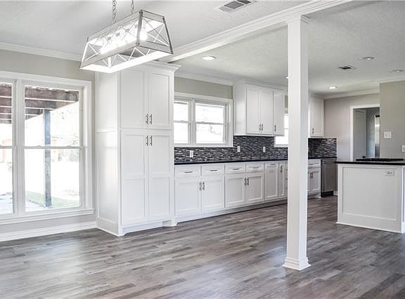 4th image of 415 Dewald Ln