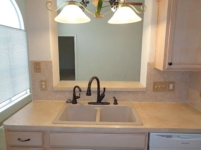 3 bed, 2.5 bath, 1584 sqft, $1,850 — Photo 4