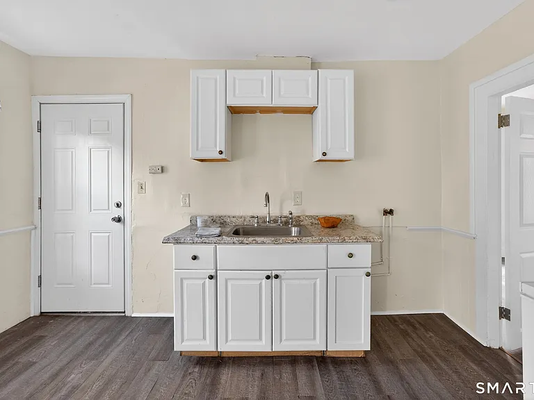 27 Beacon St #3 — Photo 11