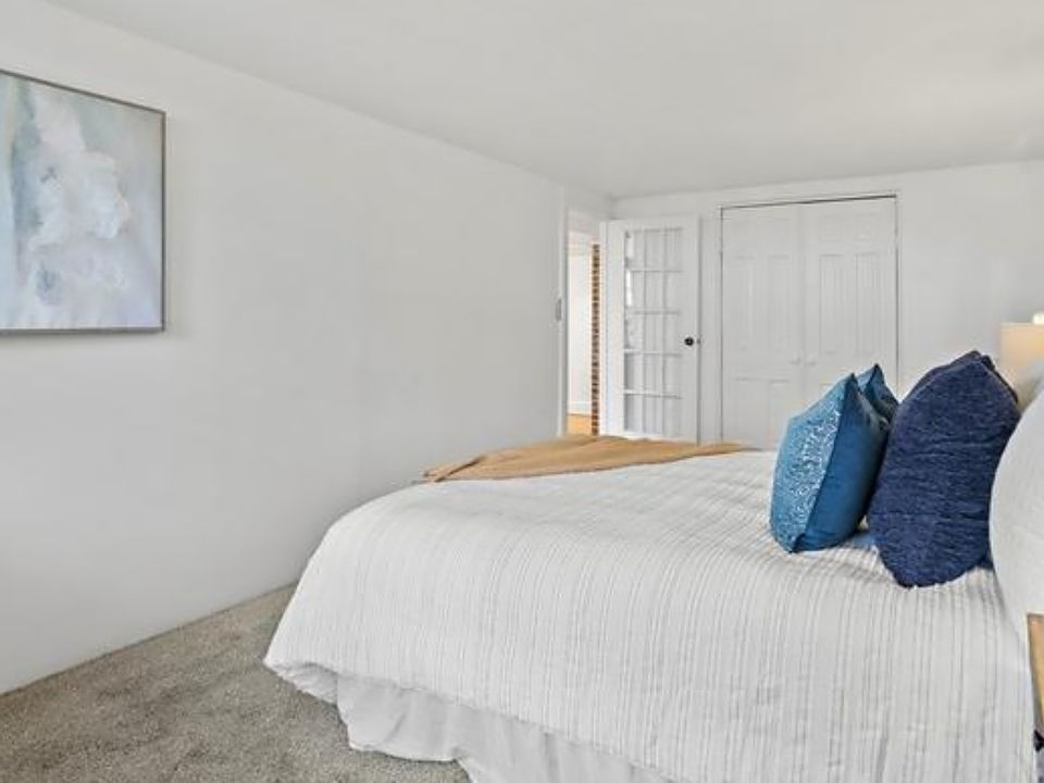 1st image of 112 Pinckney St APT 5