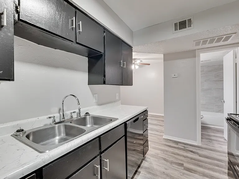 6626 Reeves St — Photo 8