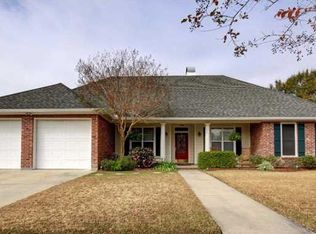 106 Woodlake Ln, Lafayette, LA 70508