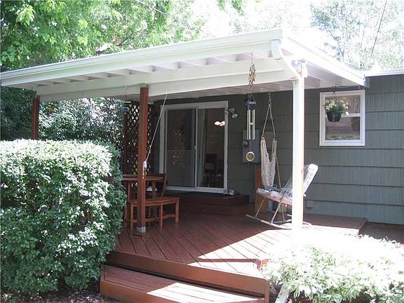 2nd image of 2212 Lyndale Ln