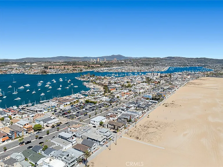 800 W Oceanfront — Photo 32