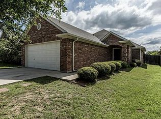 737 Stribling Cir, Azle, TX 76020