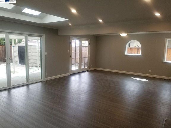 4th image of 21318 Kahlert St