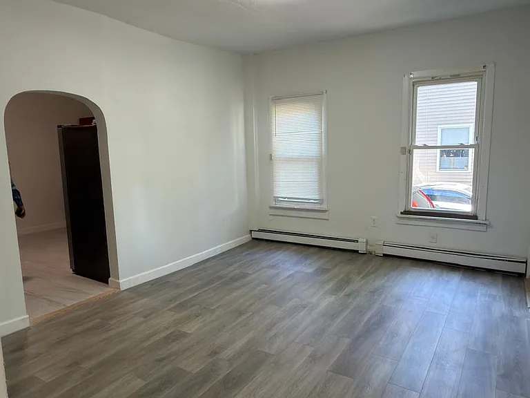 344-346 S 10th St — Photo 11