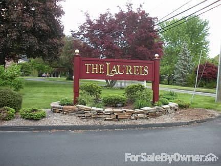 Entry off North Maple Rd.