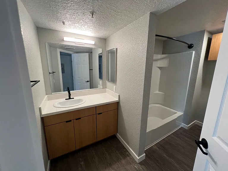 River House Apartments — Photo 51