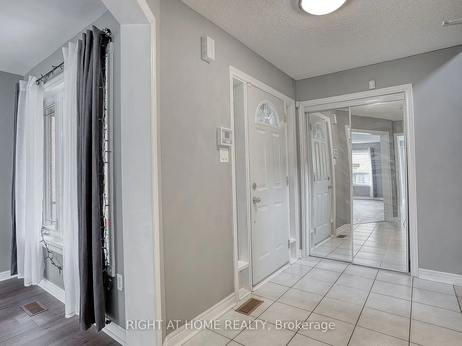 3 bed, $3,196 — Photo 4
