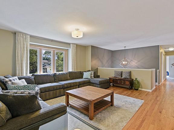 2nd image of 106 W Garden Ave
