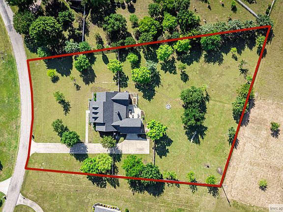 5th image of 15 Brookhollow Cir
