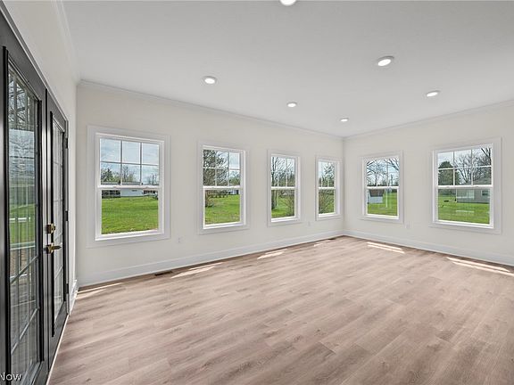 3rd image of 5711 Columbia Dr