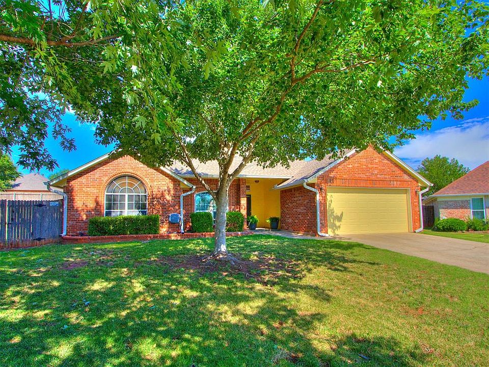 1st image of 932 NW 171st Pl