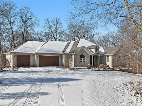 3833 Meadow Ln, Highland, IL 62249