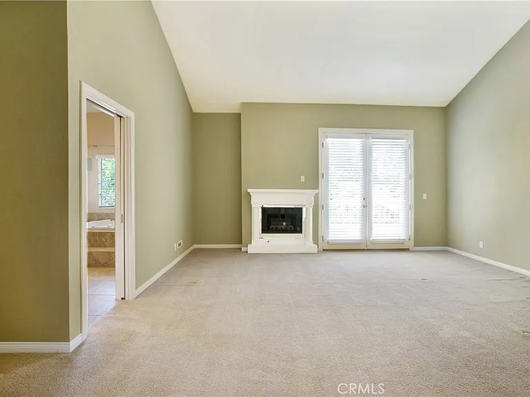 3055 E Hillcrest Dr — Photo 16