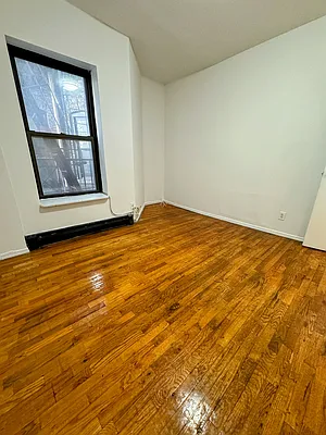 Rented by Safdie Realty Group | media 7