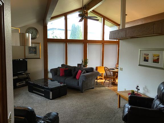 2nd image of 2725 Walker Ct SE