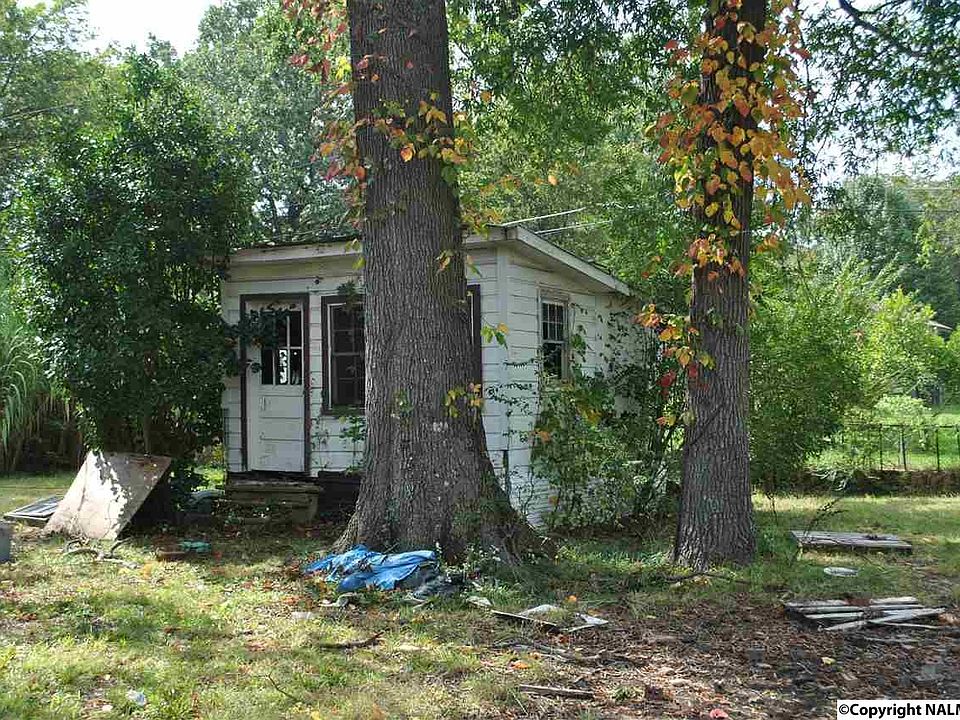 2nd image of 407 Wilson St
