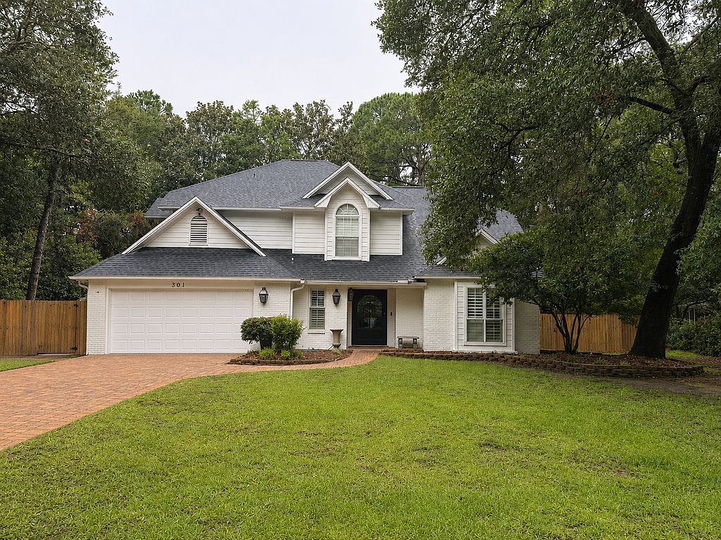 301 Windward Cv W - Property Image