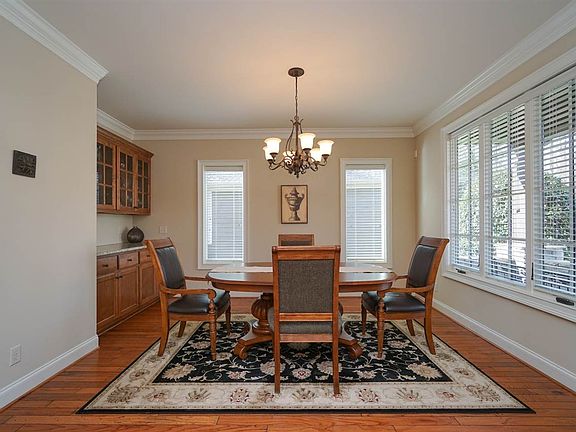 3rd image of 104 Beaumont Creek Ln