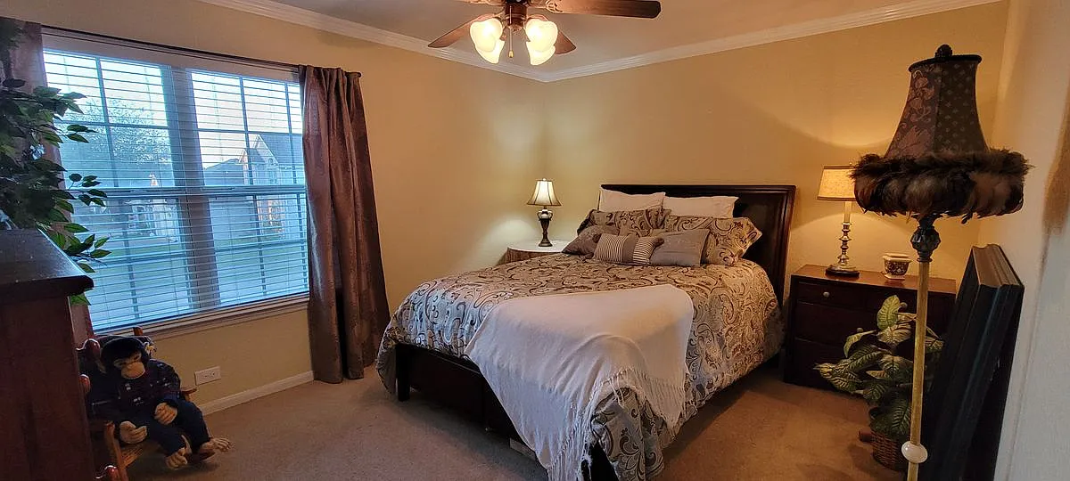 4 bed, 3.0 bath, 2880 sqft, $2,500 — Photo 4