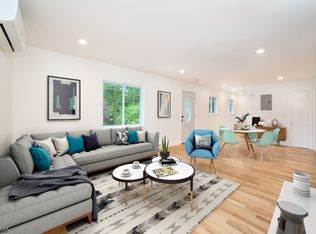 416 E Lakeshore Dr, Highland Lakes, NJ 07422