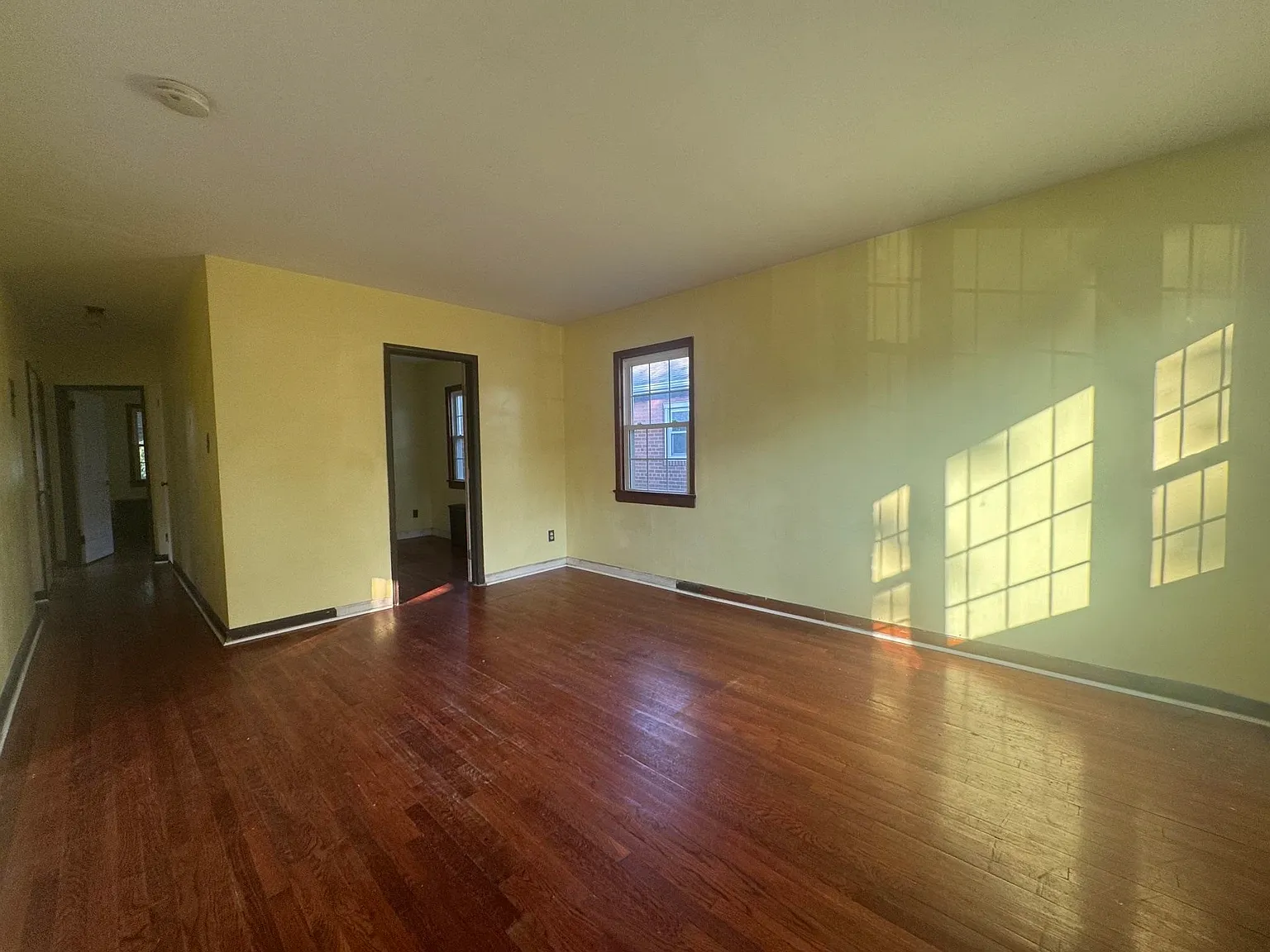 4 bed, 2.0 bath, $4,000 — Photo 3