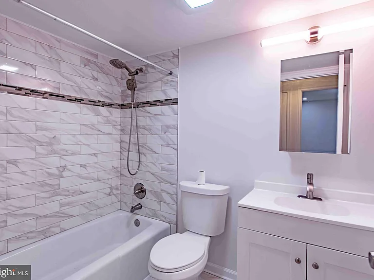 1 Stonehenge Cir #2 — Photo 37