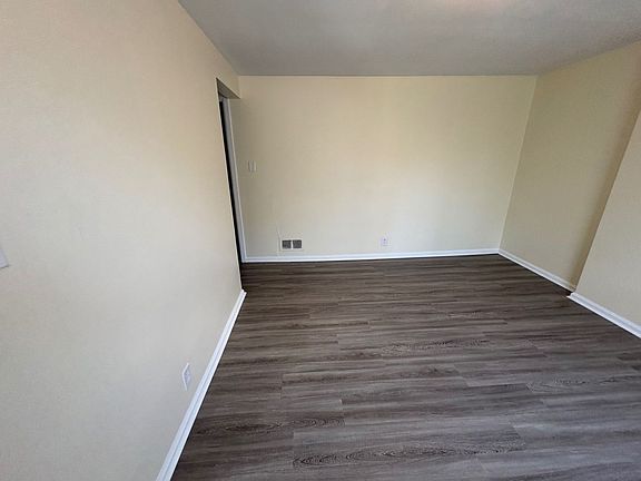 3rd image of 2401 Rugby Rd