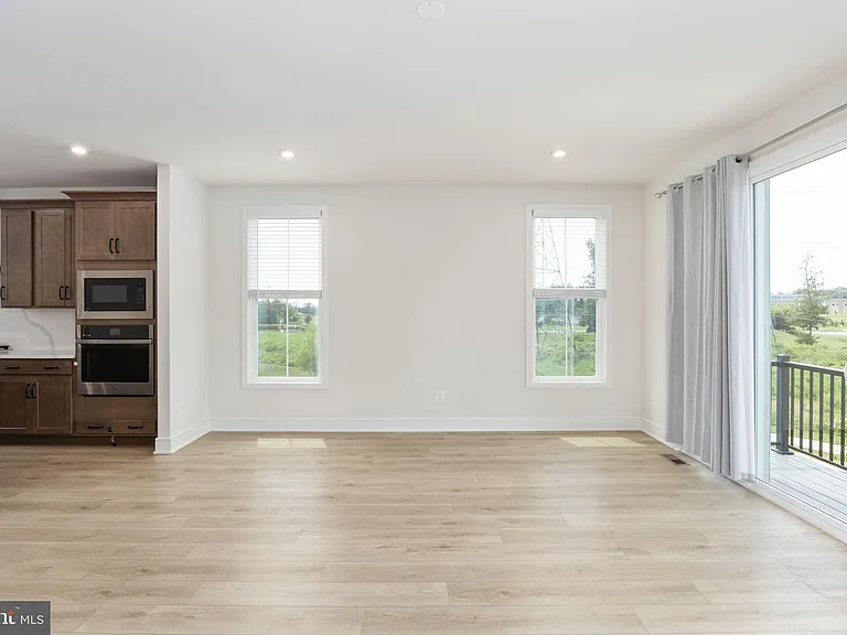 42086 Picasso Sq — Photo 16