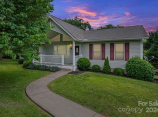 8 Ryan Ln, Weaverville, NC 28787