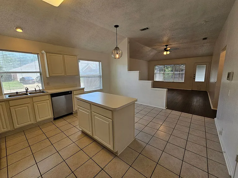 1128 Marshall Dr — Photo 10