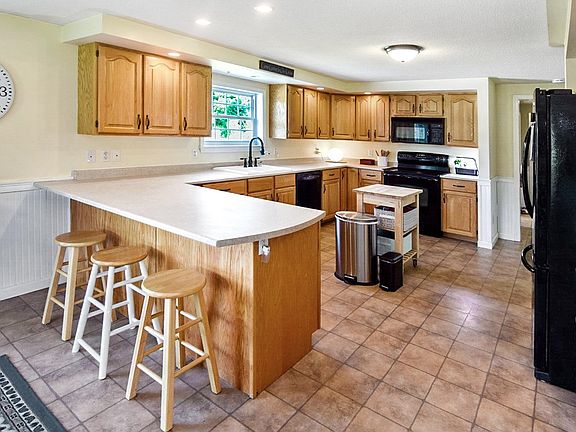2nd image of 47 Blackberry Lane