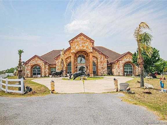 2nd image of 21527 Los Venados Dr