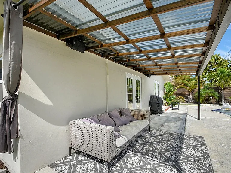 702 Grove St — Photo 26