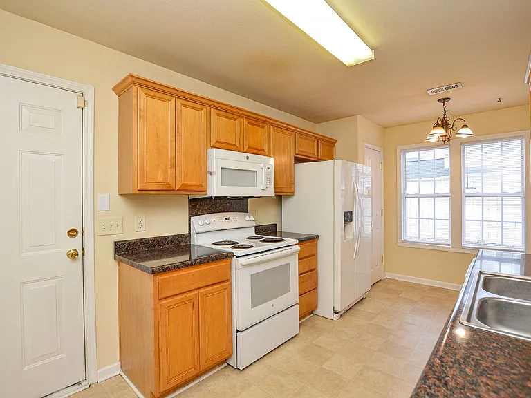 8415 Spirea Ct — Photo 9