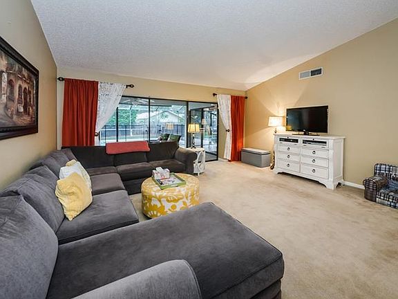 3rd image of 137 Mayfair Cir W