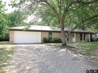 206 Juniper Dr, Palestine, TX 75803