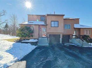 49 Bayberry Cir, Fishkill, NY 12524