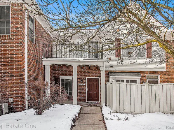 2928 Cottonwood Dr Unit B, Waterford, MI 48328