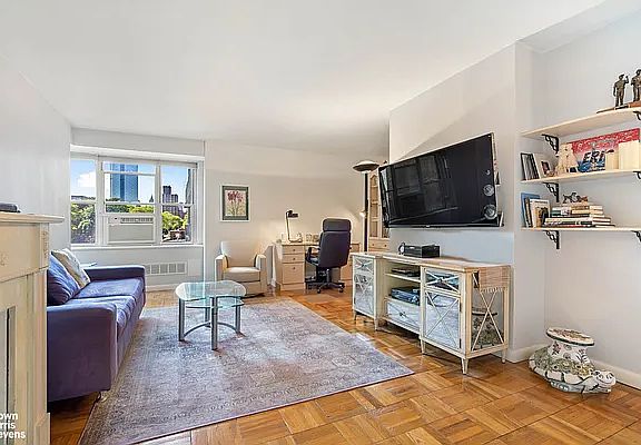 2nd image of 572 Grand St APT G401