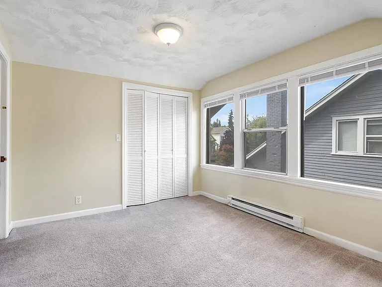 2327 Cedar St — Photo 8