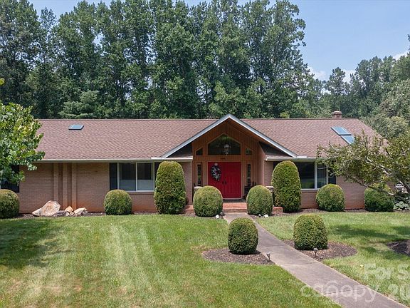 3rd image of 12 Highlander Ln