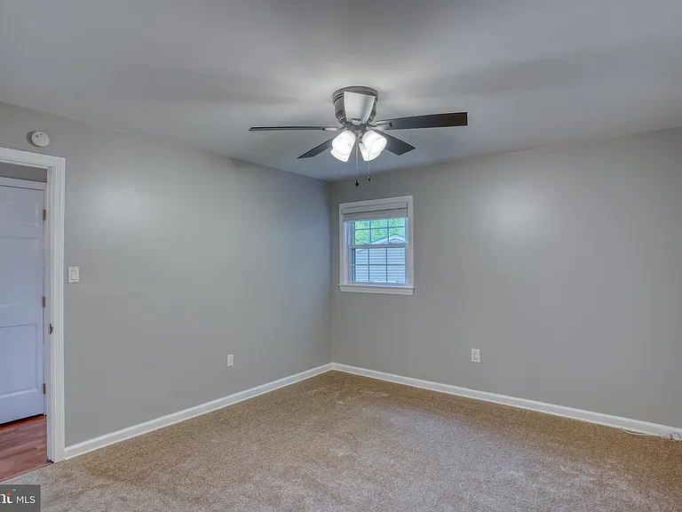 124 Hilldale Ct — Photo 36
